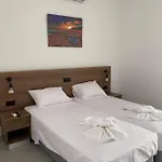 Ellenapa Apts & Apartament