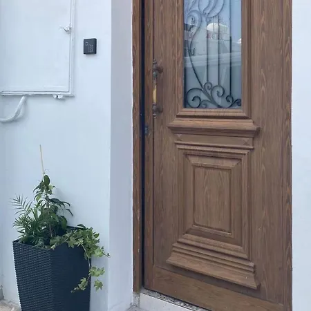 Ellenapa Apts & Apartmán *