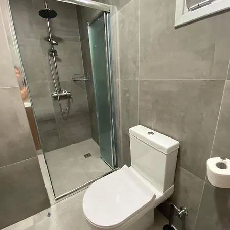 Ellenapa Apts & Apartmán