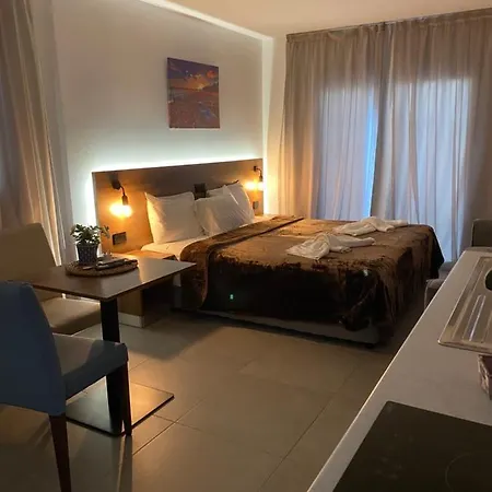 Ellenapa Apts & Apartmán