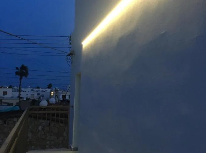 Apartman Ellenapa Apts & *