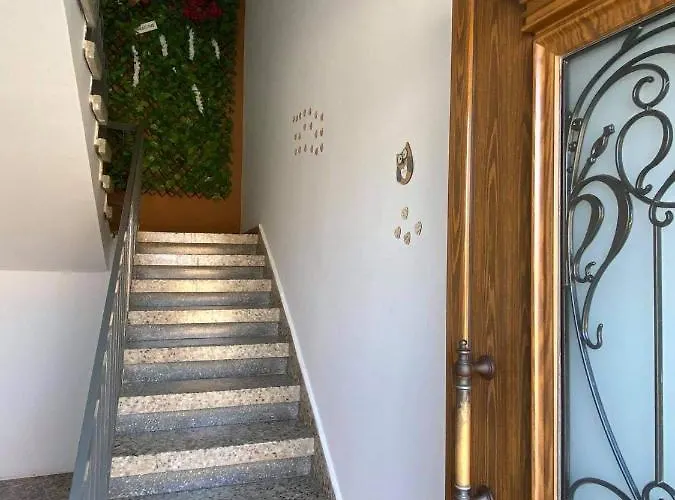 Apartman Ellenapa Apts & *