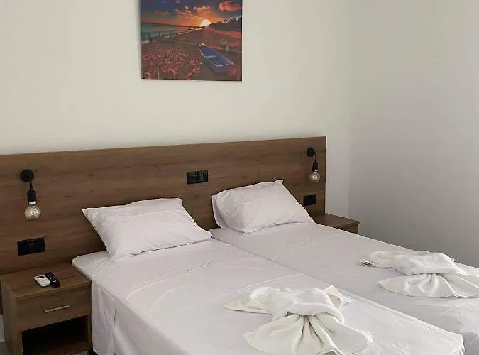 Ellenapa Apts & Apartman