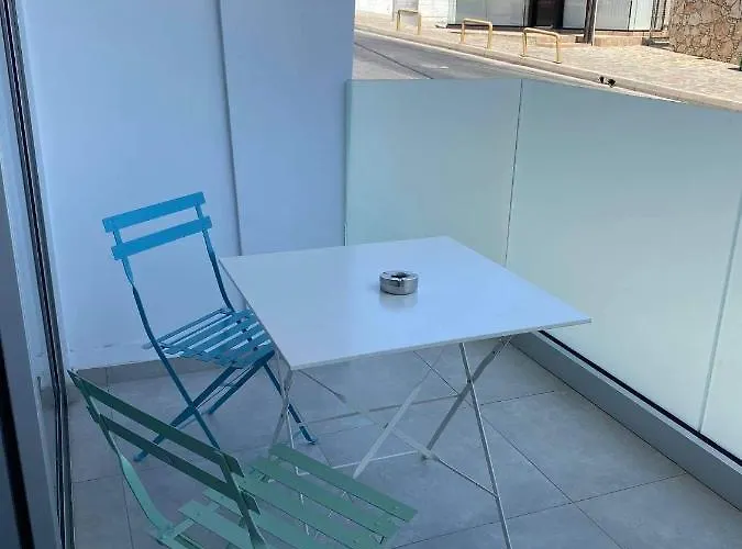 Ellenapa Apts & Apartman *