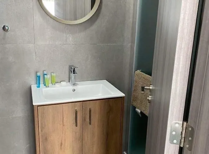 Ellenapa Apts & Apartman