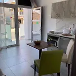 Ellenapa Apts & Apartment *