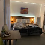 Ellenapa Apts & Apartment *
