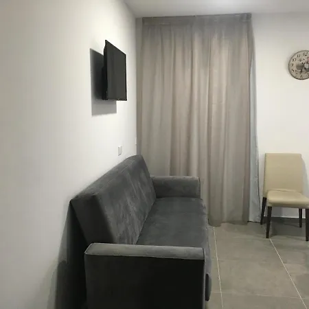 Ellenapa Apts & * アヤナパ
