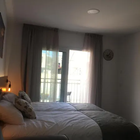 Ellenapa Apts & Appartamento *