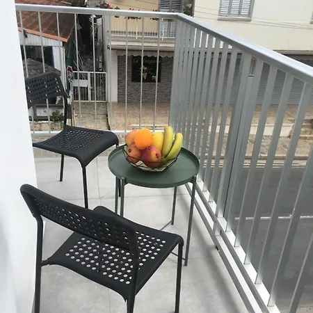 Ellenapa Apts & * アヤナパ