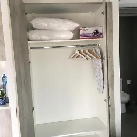 Appartamento Ellenapa Apts &