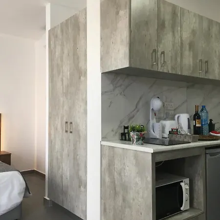 Ellenapa Apts & Appartamento