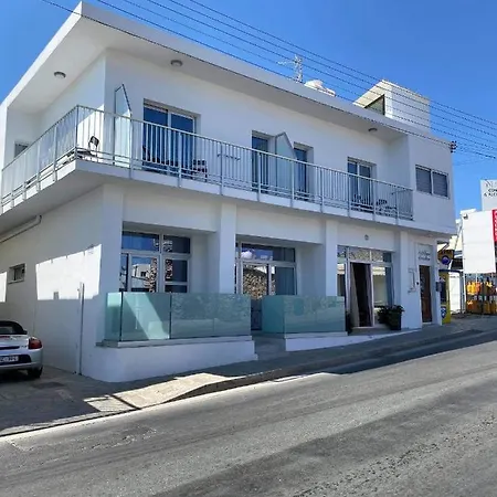 Ellenapa Apts & アパート *