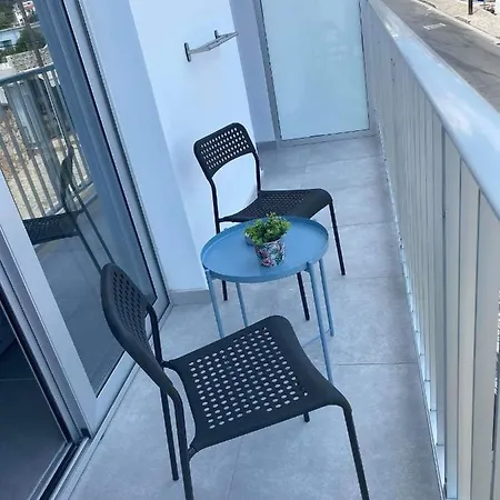 Ellenapa Apts & Appartamento *