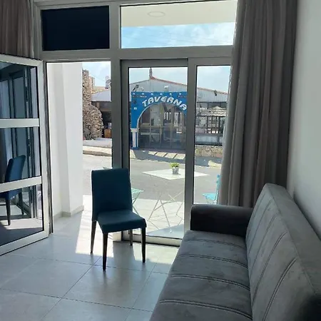 Ellenapa Apts & Appartamento