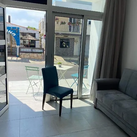 Ellenapa Apts & Appartamento