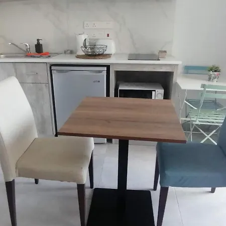 Ellenapa Apts &