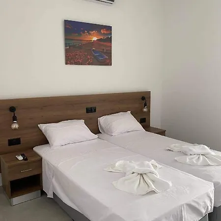 Ellenapa Apts & Appartamento