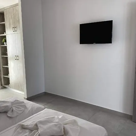 Ellenapa Apts &