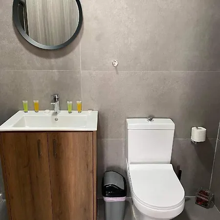 Ellenapa Apts &