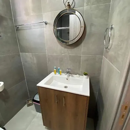 Ellenapa Apts &
