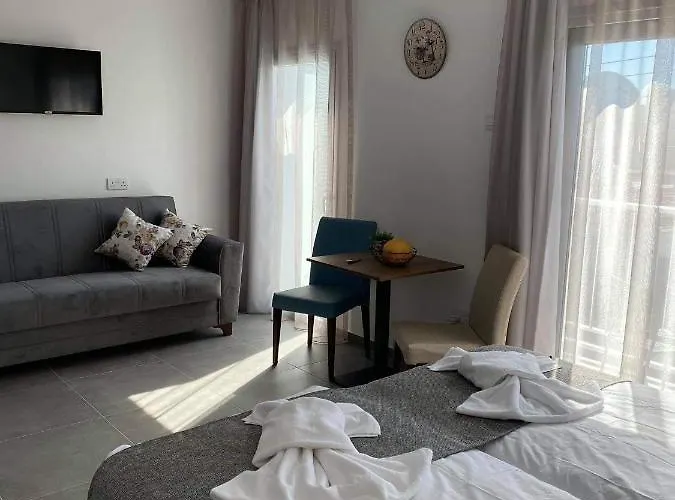 Ellenapa Apts &