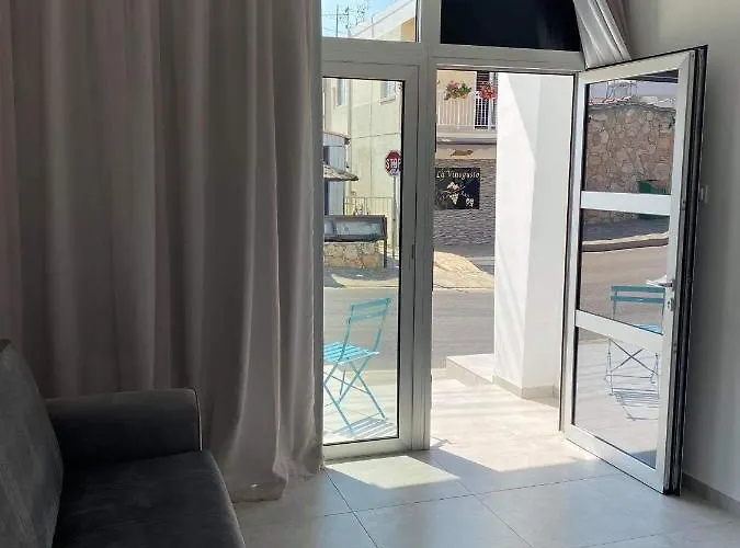 Appartement Ellenapa Apts &