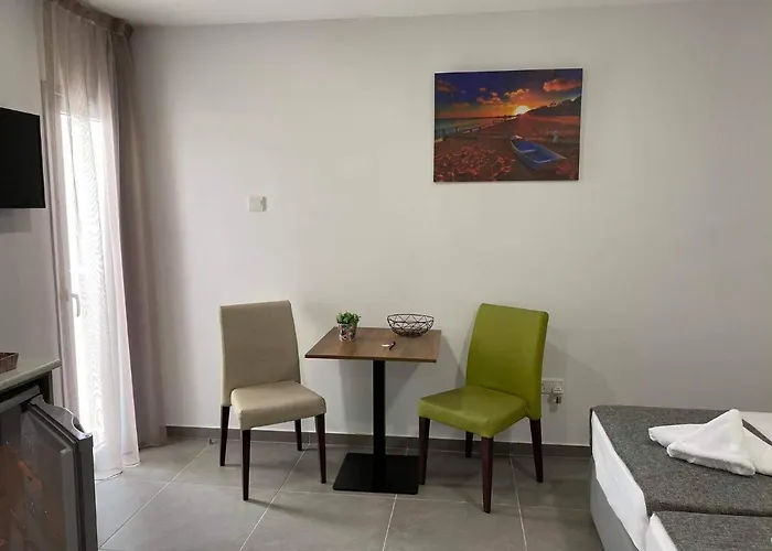 Ellenapa Apts & * Aya Napa