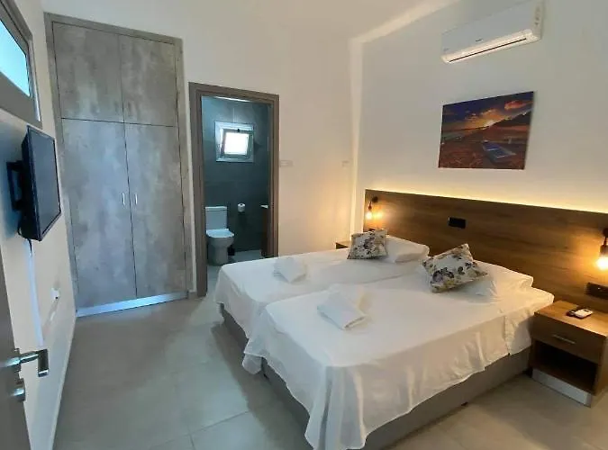 Appartement Ellenapa Apts &