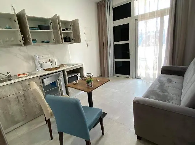 Ellenapa Apts & * Aya Napa