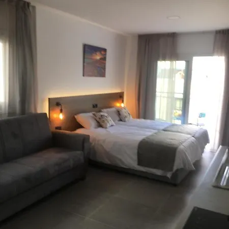 Ellenapa Apts & * Αγία Νάπα