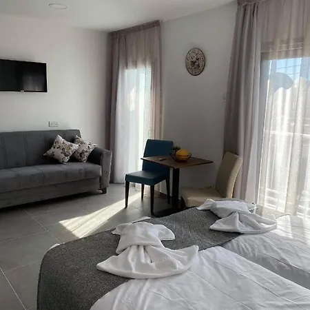 Ellenapa Apts &