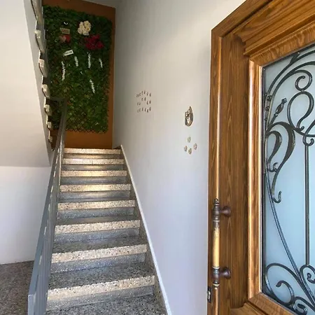 Apartamento Ellenapa Apts & *