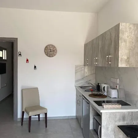 Ellenapa Apts & Apartamento