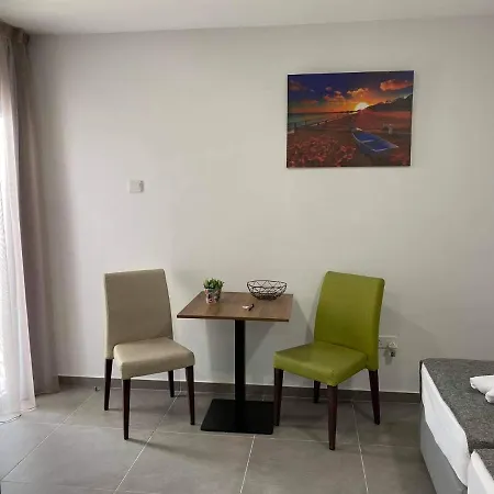 Ellenapa Apts & * Ajía Nápa