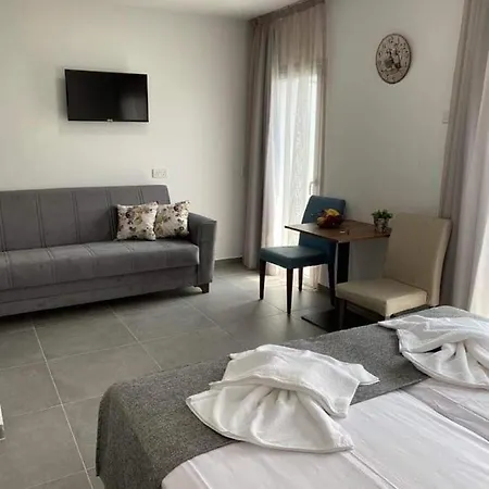 Ellenapa Apts & Αγία Νάπα