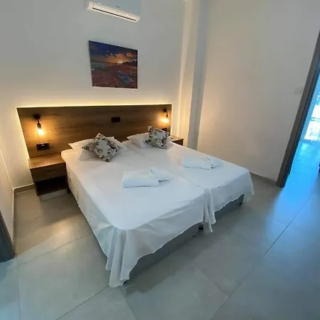 Ellenapa Apts & *