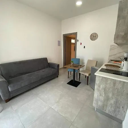 Apartamento Ellenapa Apts &