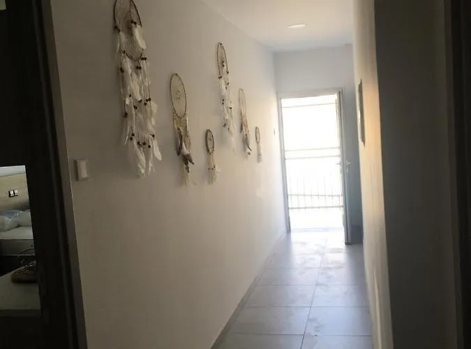 Apartament Ellenapa Apts & *