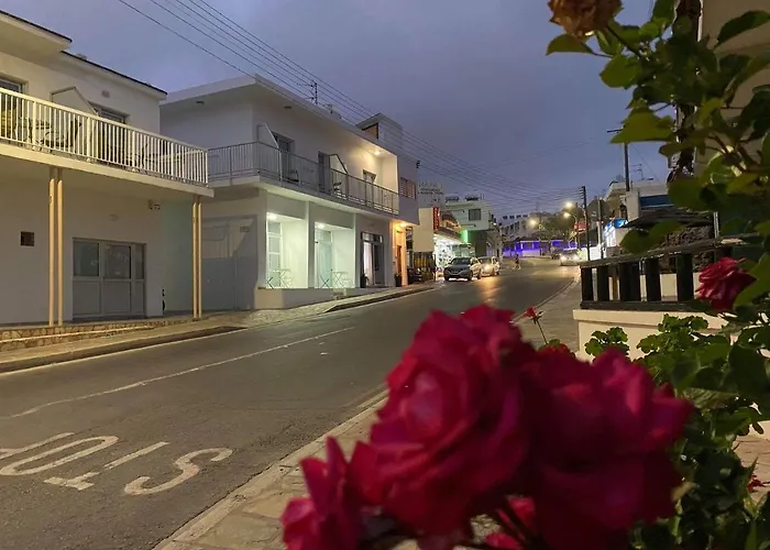 Ellenapa Apts & * Ajía Nápa