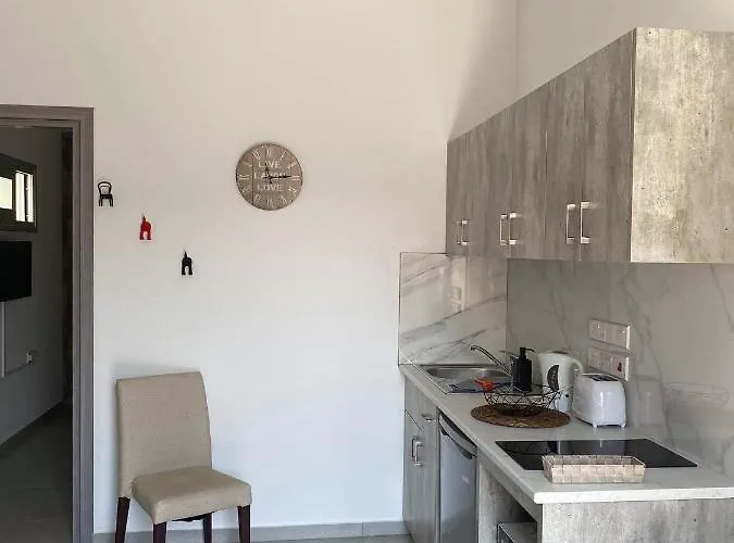 Ellenapa Apts & Apartman