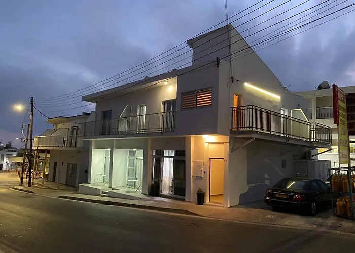 Ellenapa Apts & Apartman *