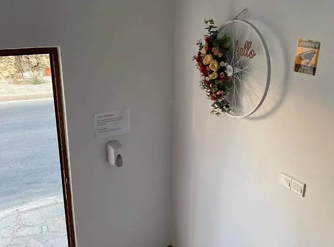 Apartman Ellenapa Apts & *