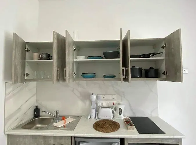 Ellenapa Apts & Ajía Nápa