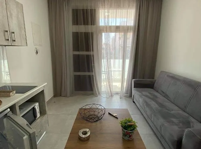 Ellenapa Apts & * Ajía Nápa