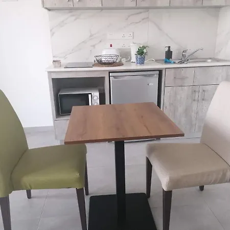 Ellenapa Apts &