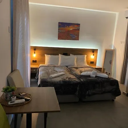 Ellenapa Apts & Apartment *